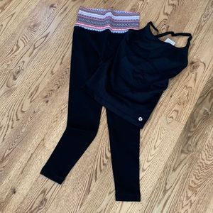 Yoga outfit by Avavado,